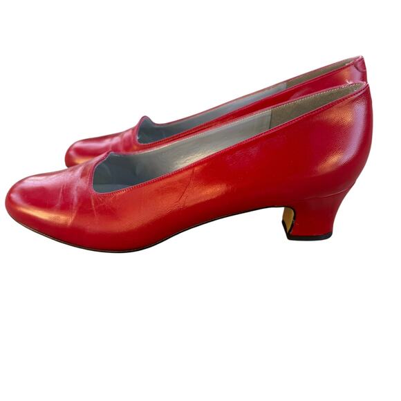 Liz Claiborne Red Leather Low Heel Pumps - Size 7.5 - Picture 2 of 7